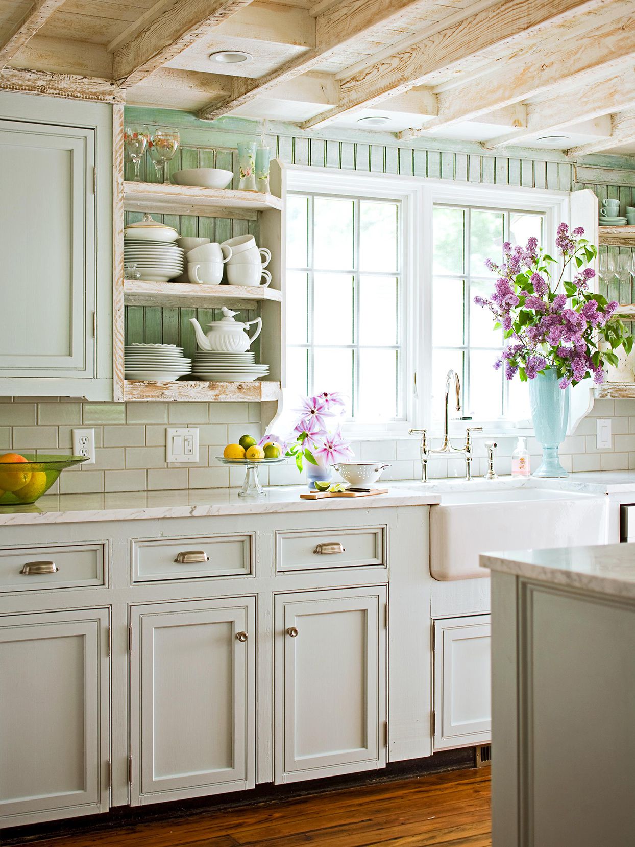 Modern Southern kitchen color palettes & decor trends for 2026