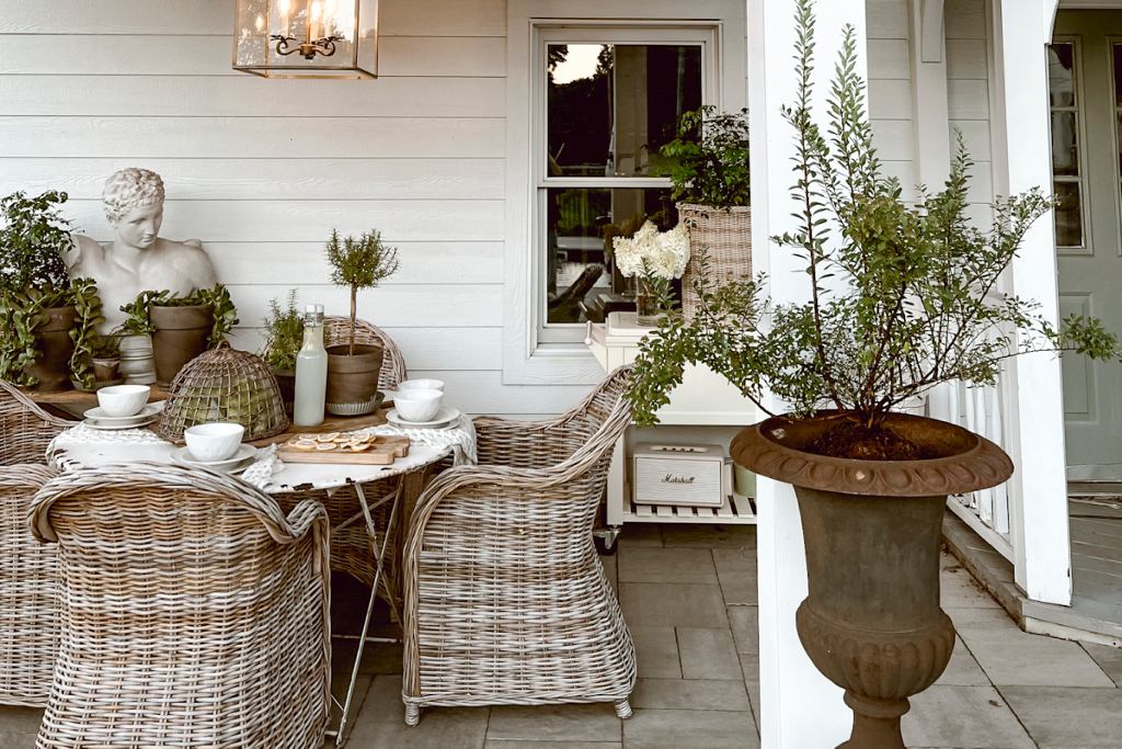 Farmhouse porch lighting ideas: string lights, lanterns & table lamps for summer.