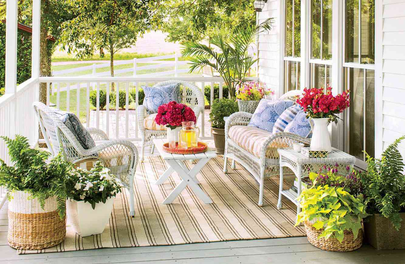 Warmly lit spring porch decor with string lights & florals - Southern style