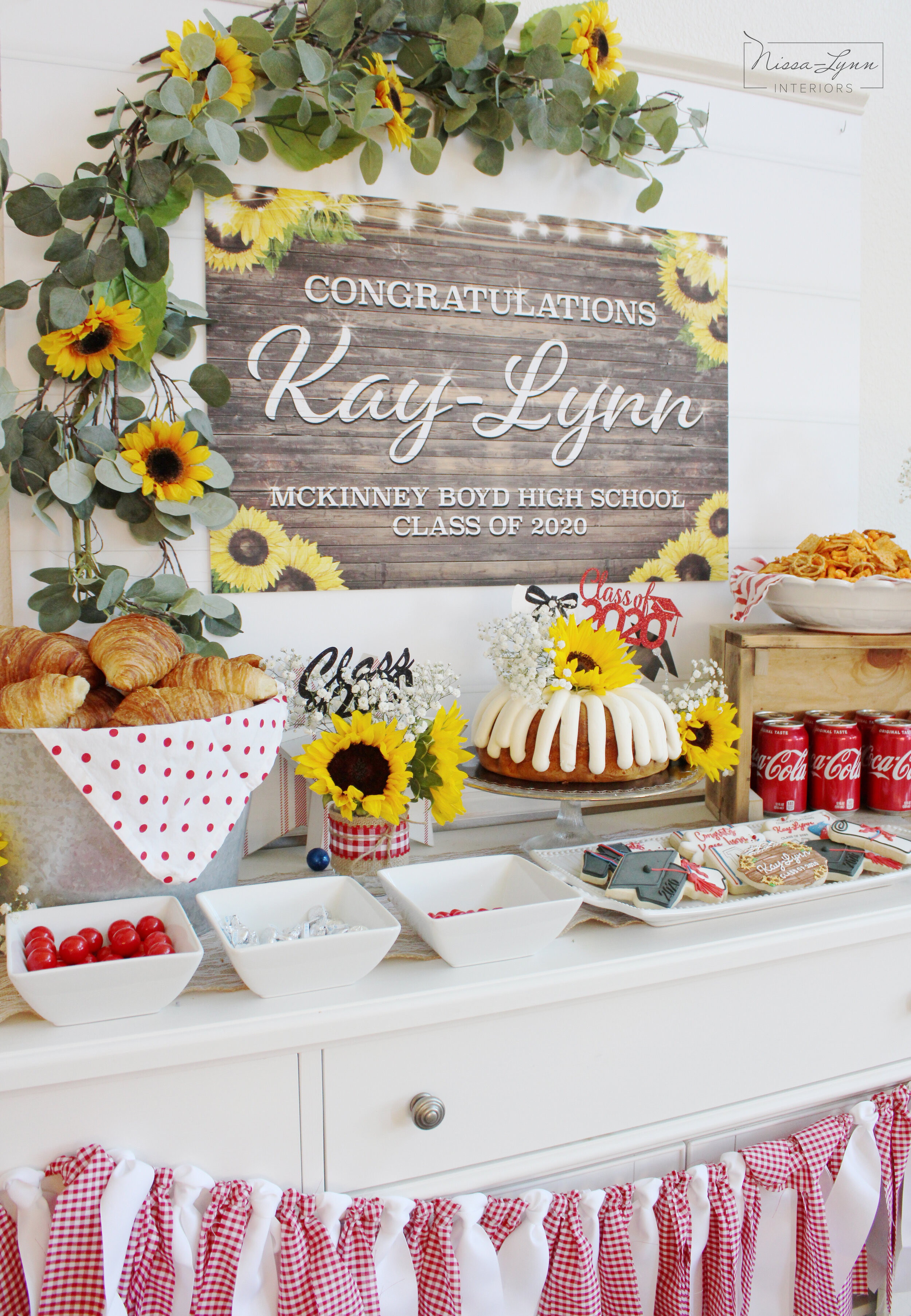 Southern graduation party ideas: decor, make-ahead recipes & spring entertaining tips.