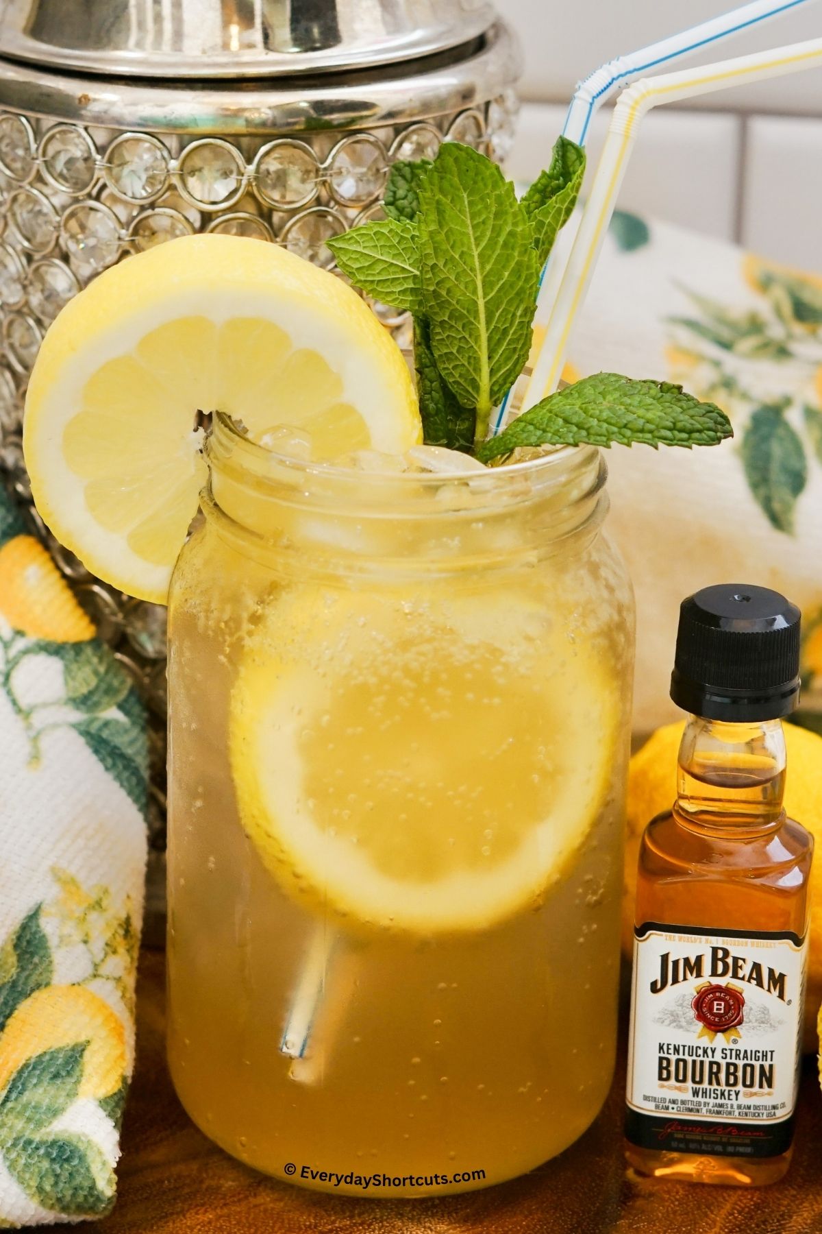 Bourbon lemonade cocktail