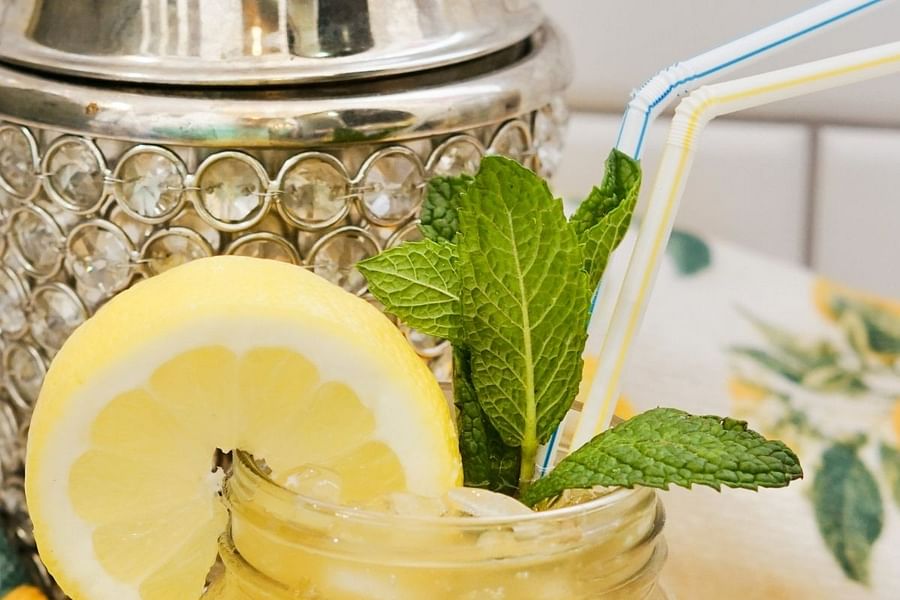 Bourbon lemonade cocktail