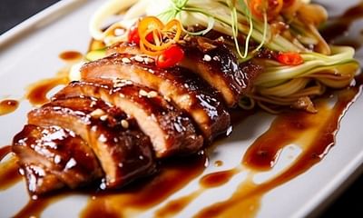 What are the similarities between Southern American and American Chinese cuisine?
